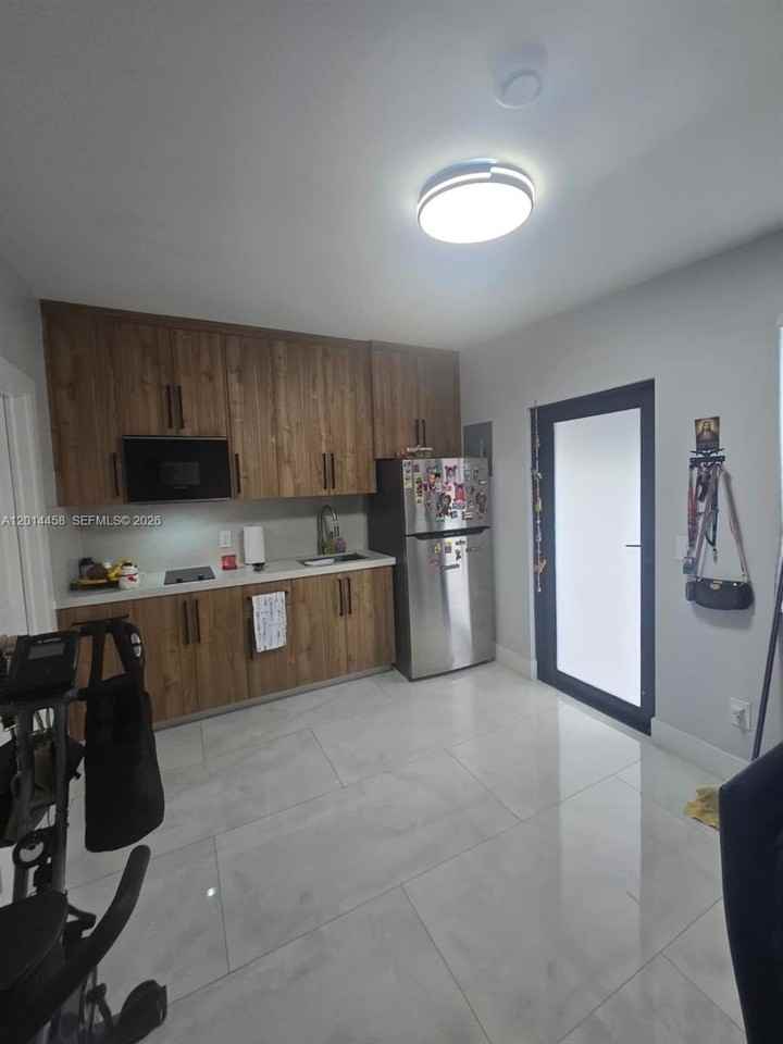 801 Nw 35th Ave #0 - Photo 6 of 17