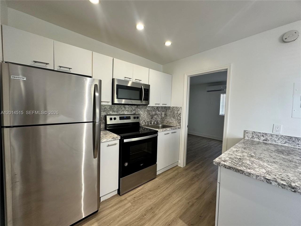1413 N Dixie Hwy #4 - Photo 3 of 23