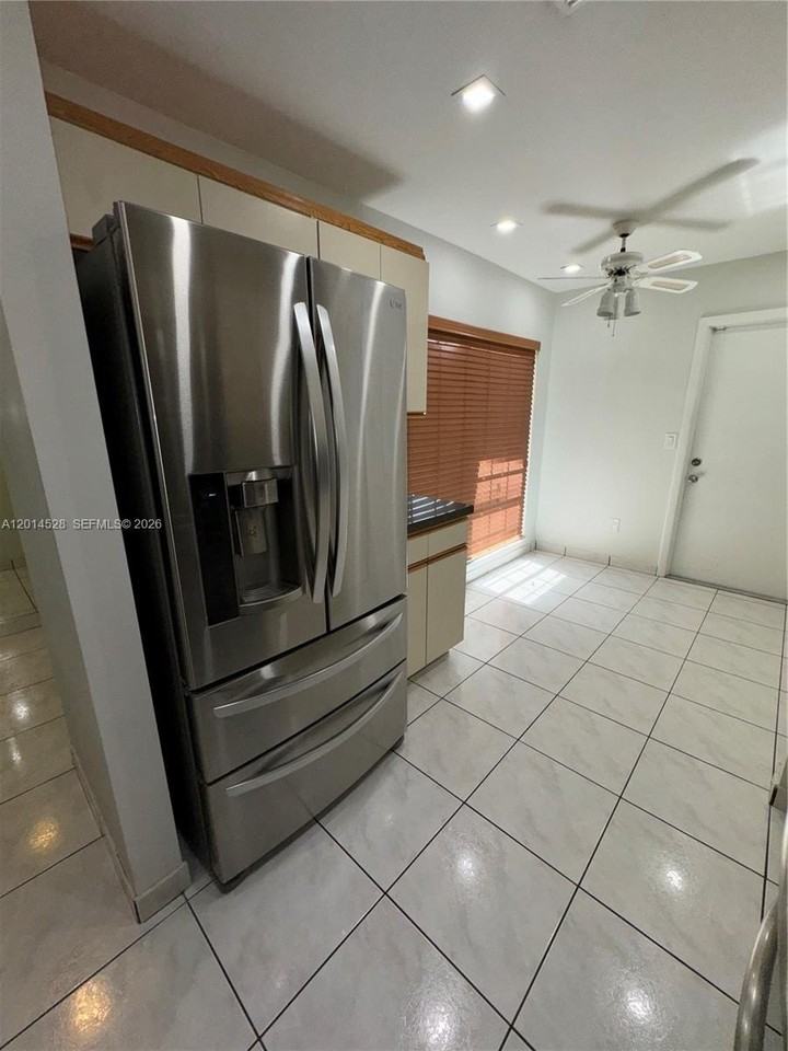 4745 Nw 98th Pl - Photo 5 of 28