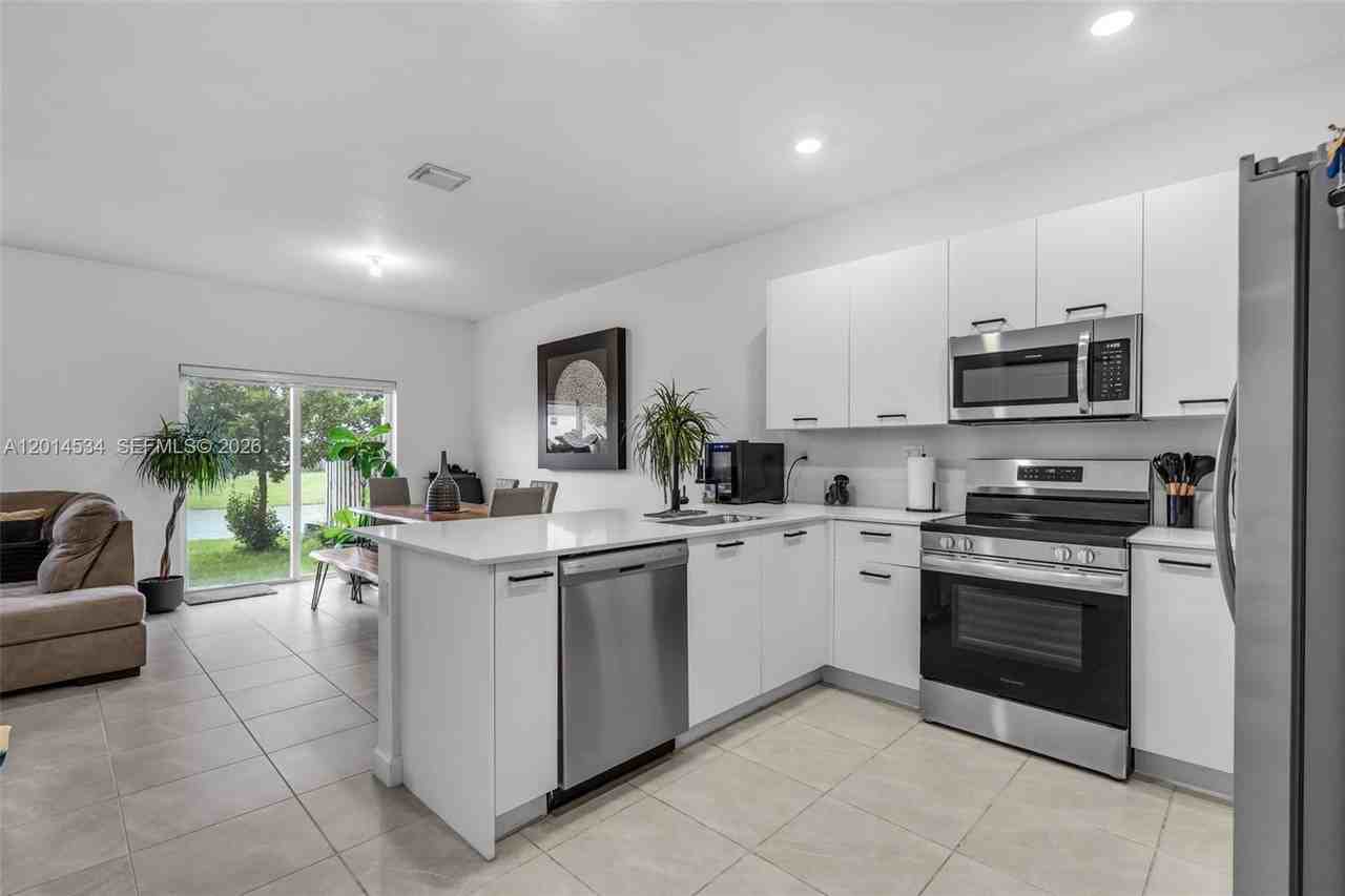 12586 Nw 22nd Pl #12586 - Photo 5 of 29