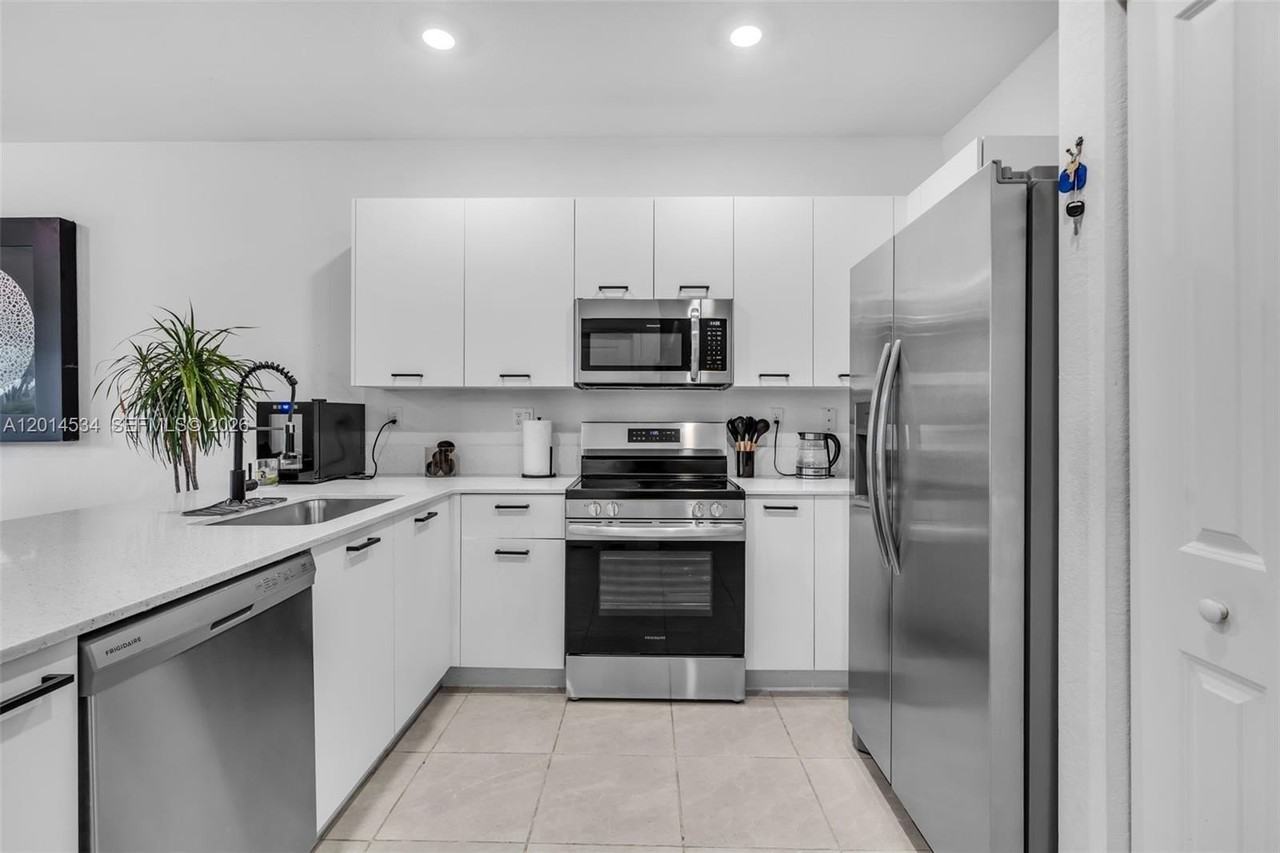 12586 Nw 22nd Pl #12586 - Photo 6 of 29