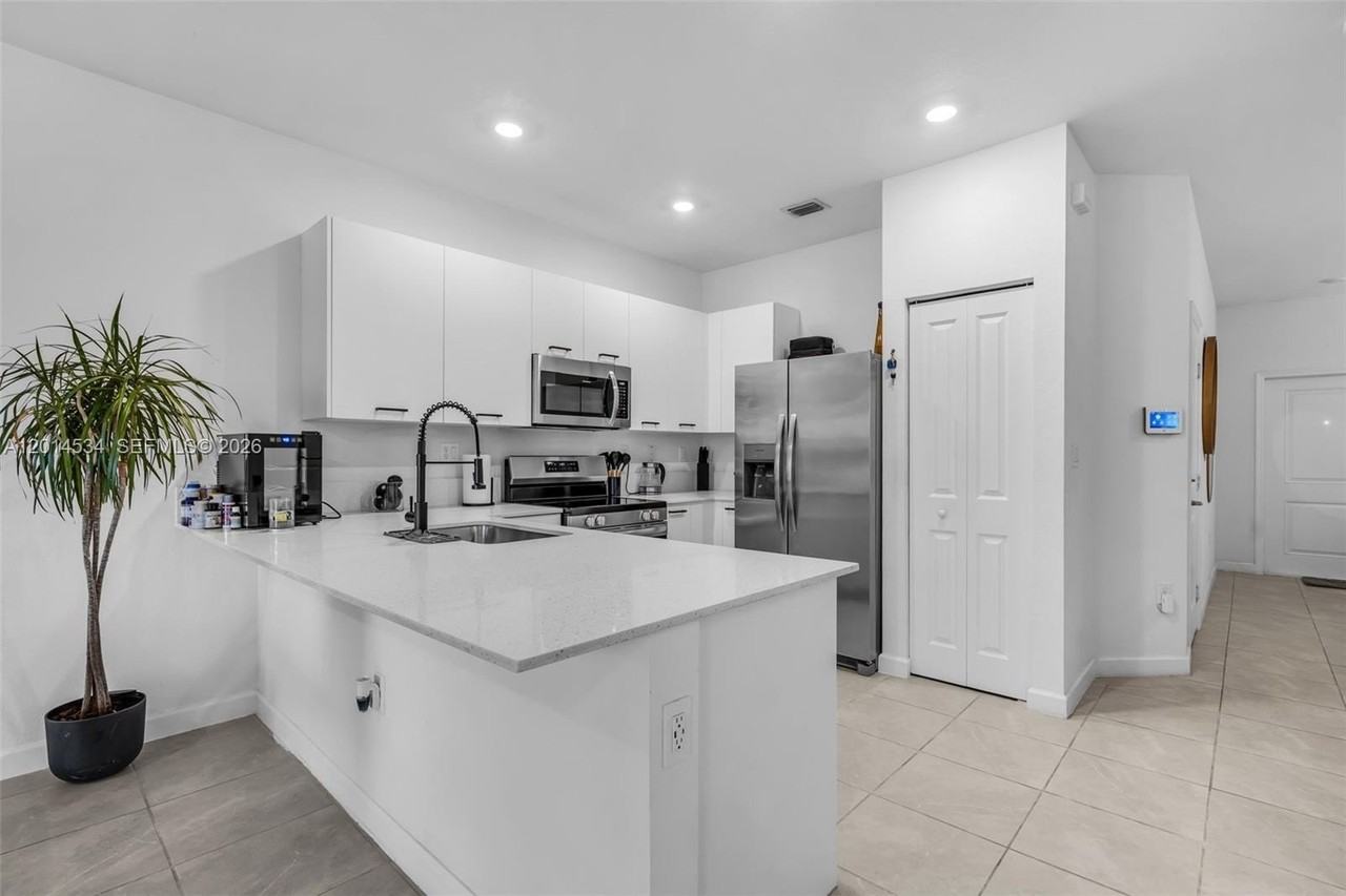 12586 Nw 22nd Pl #12586 - Photo 7 of 29