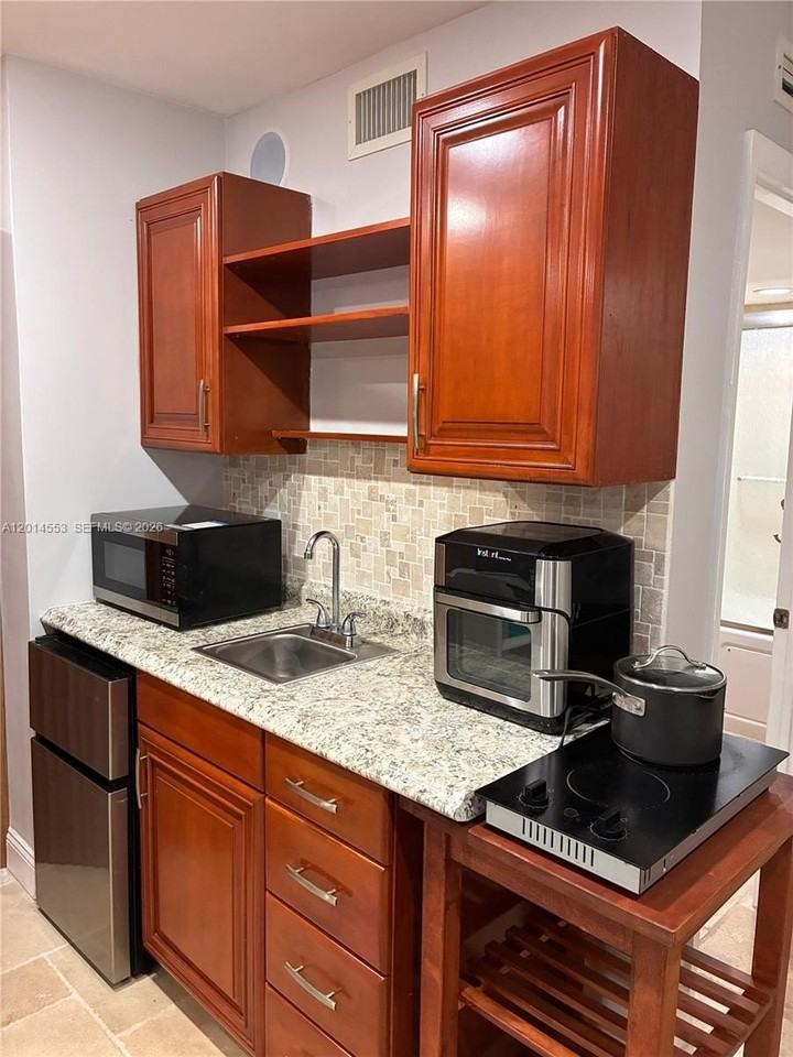 2780 Ne 183rd St #1 - Photo 6 of 37