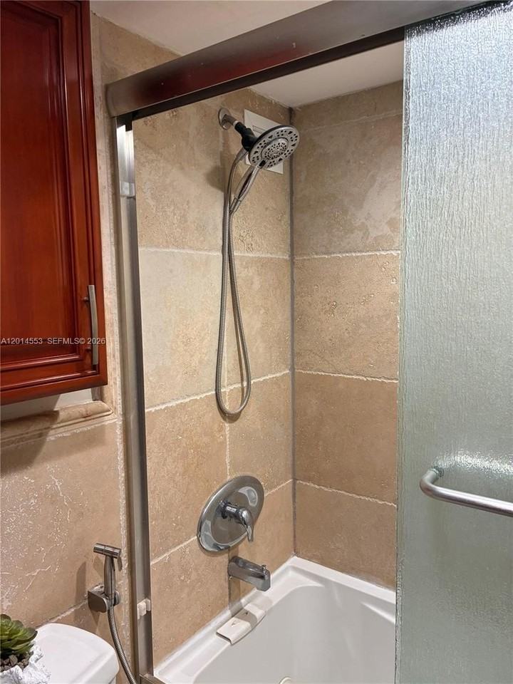 2780 Ne 183rd St #1 - Photo 7 of 37