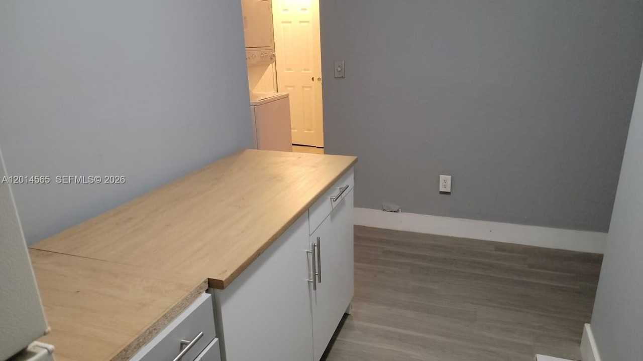 2530 Nw 17th St - Photo 7 of 16