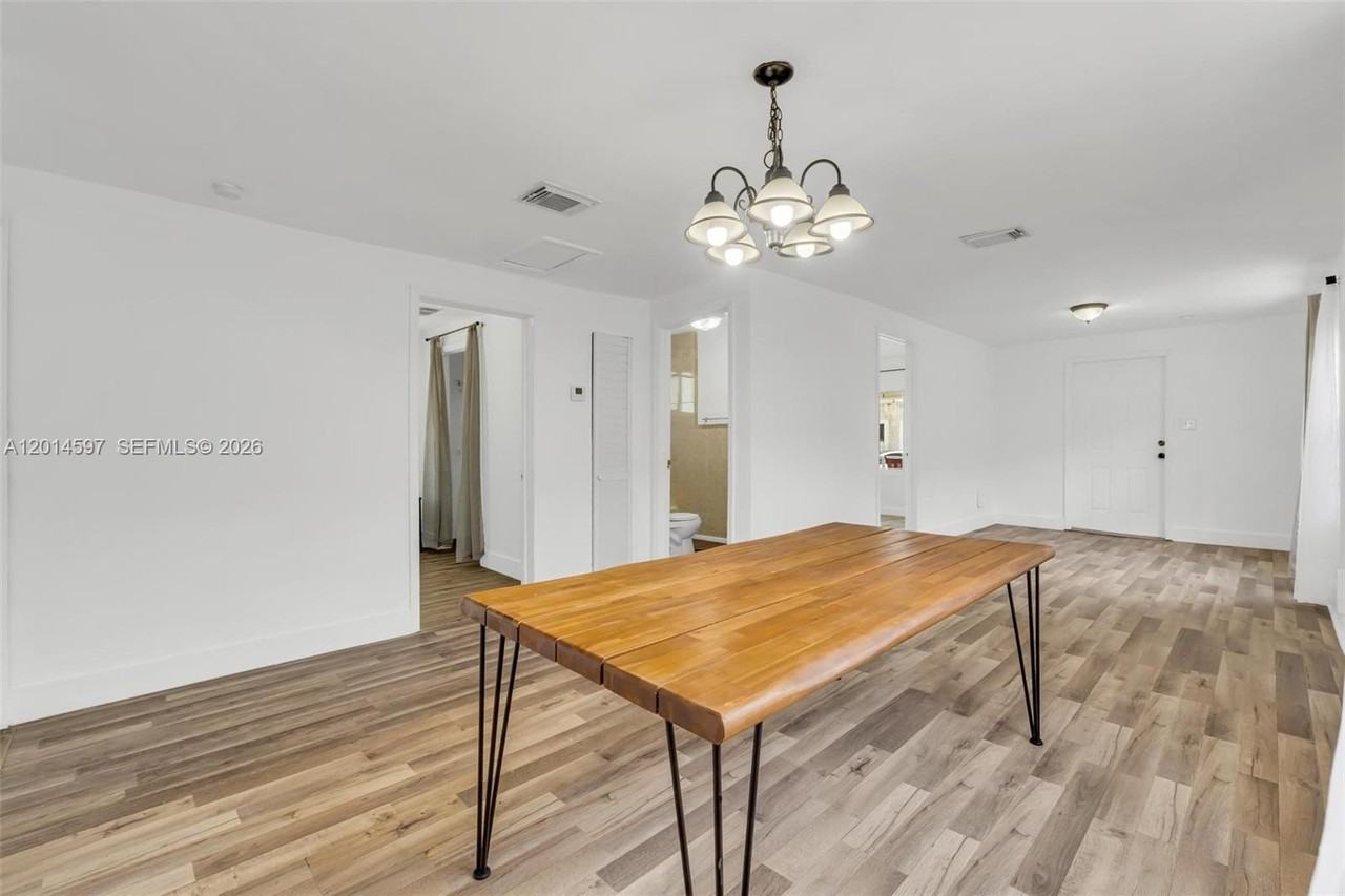 1463 Nw 70th St #1463 - Photo 5 of 15