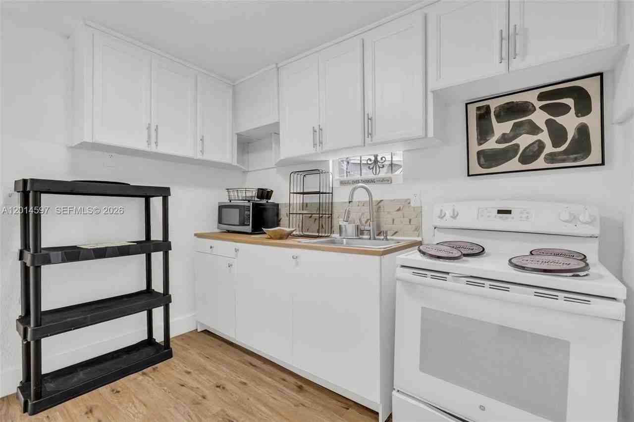 1463 Nw 70th St #1463 - Photo 6 of 15