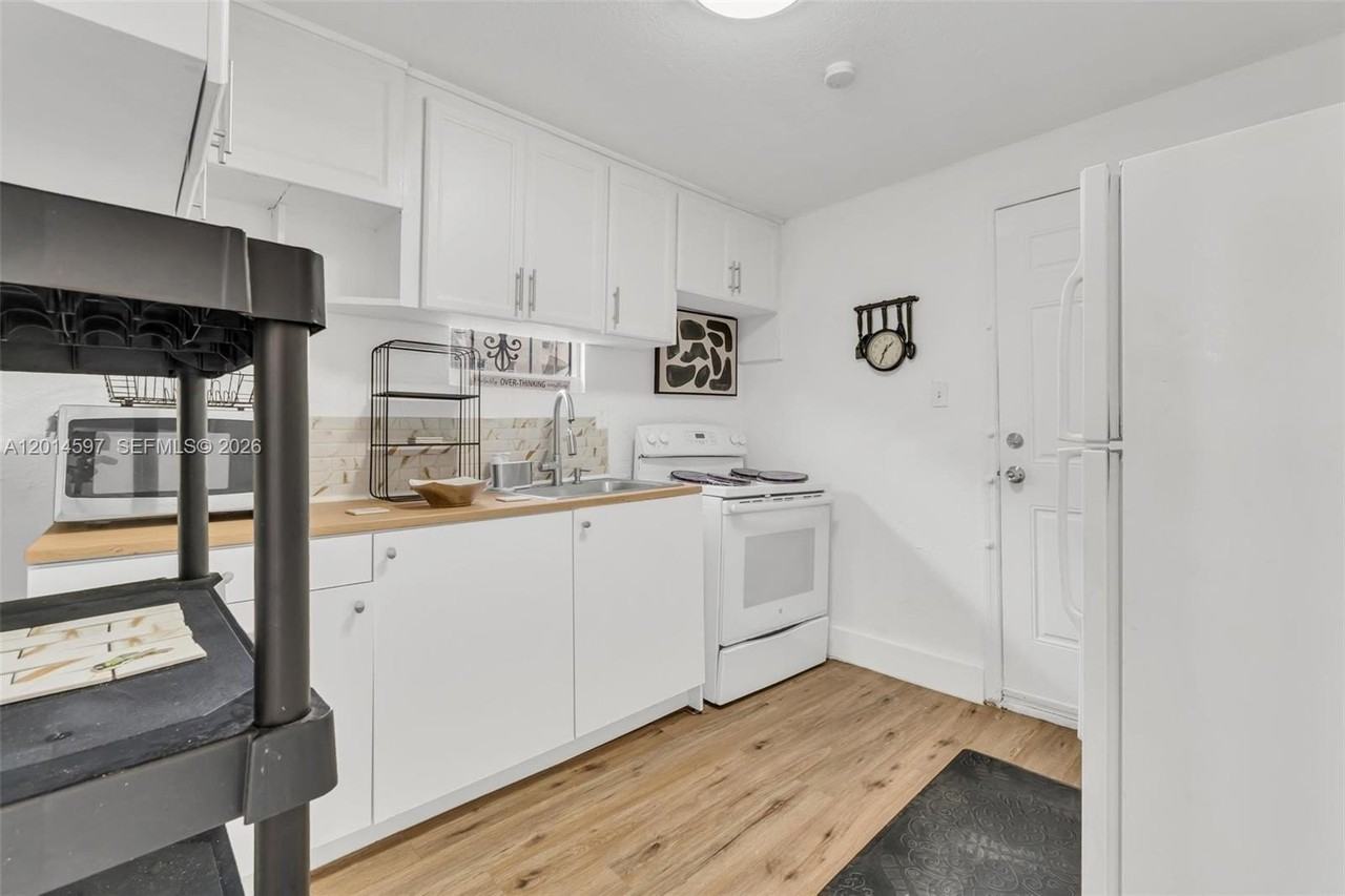 1463 Nw 70th St #1463 - Photo 7 of 15