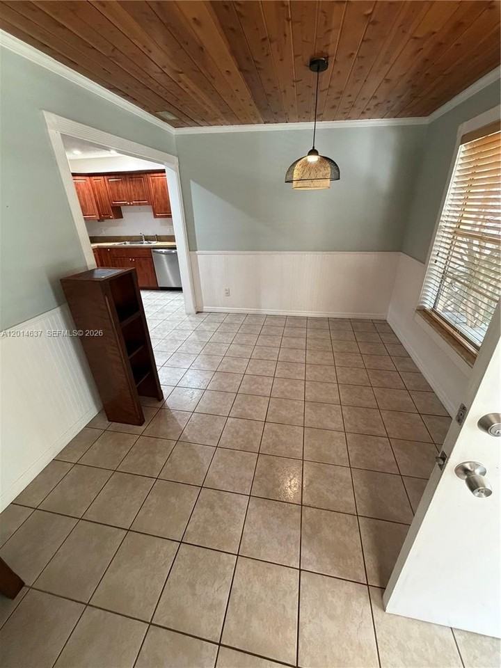 2240 Ne Rustic Way - Photo 3 of 7