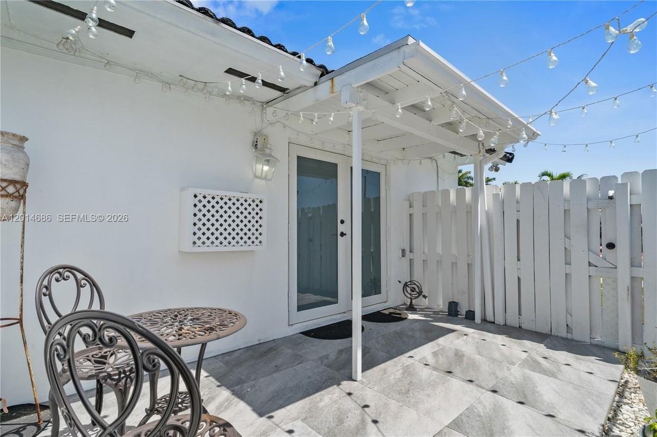 1204 Sw 143rd Ct #B - Photo 3 of 16