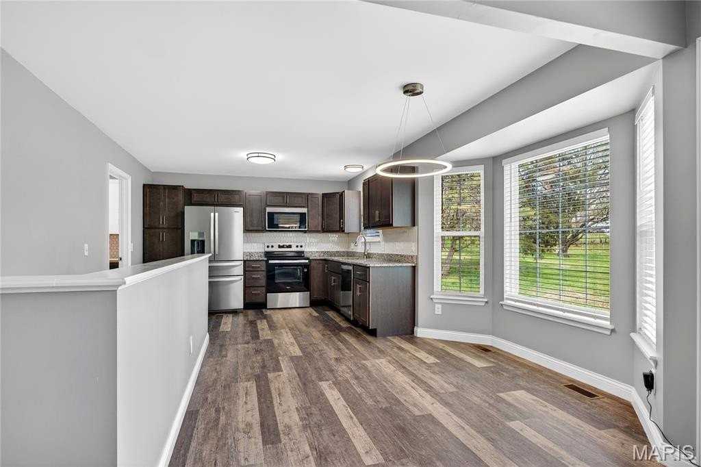 64 David Dr - Photo 6 of 40