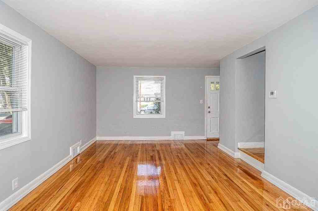 9 Macarthur Dr - Photo 3 of 12