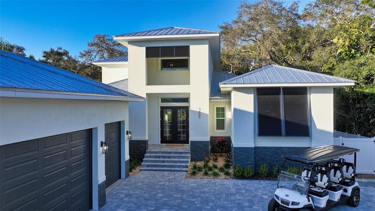 1537 Siesta Dr - Photo 2 of 50
