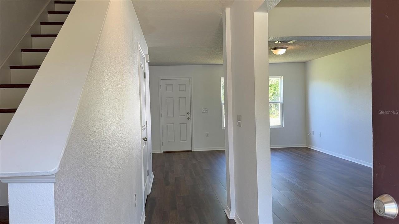 15 Renshaw Dr - Photo 2 of 30