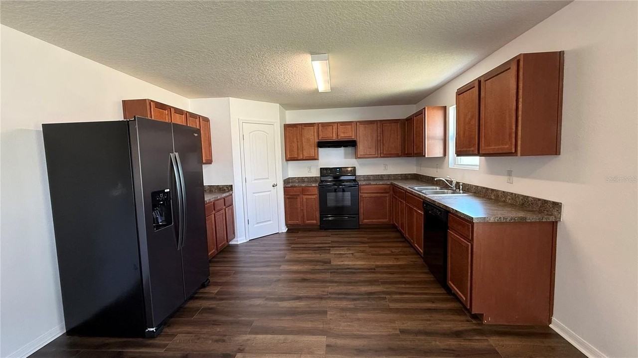 15 Renshaw Dr - Photo 7 of 30