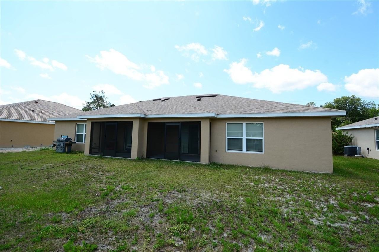 33 Rosecroft Ln #B - Photo 2 of 24