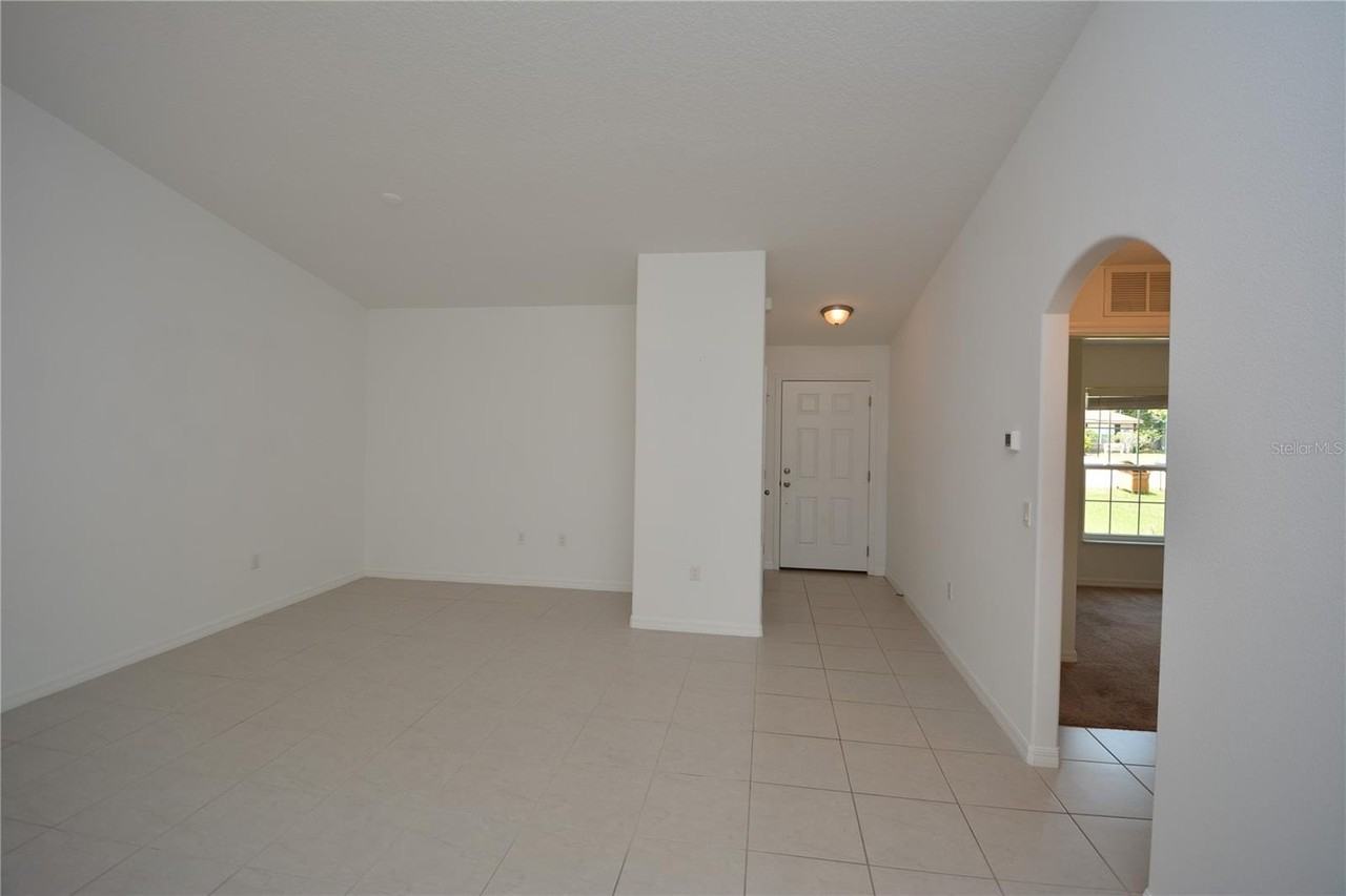 33 Rosecroft Ln #B - Photo 3 of 24