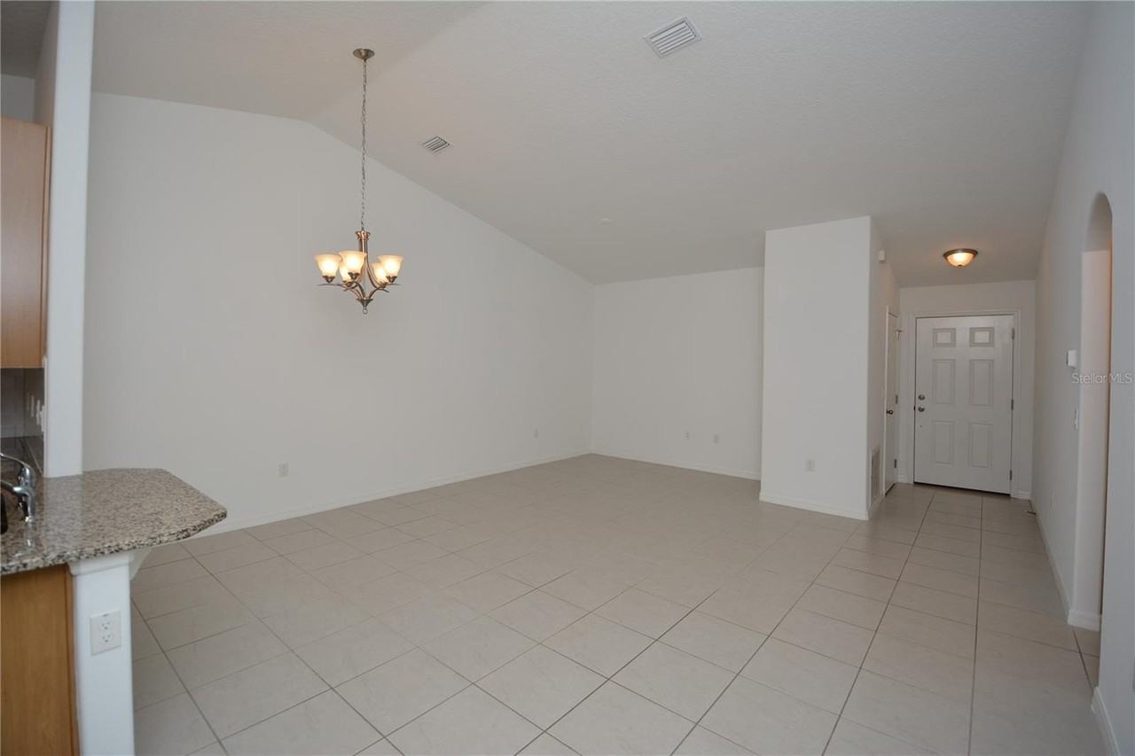 33 Rosecroft Ln #B - Photo 5 of 24