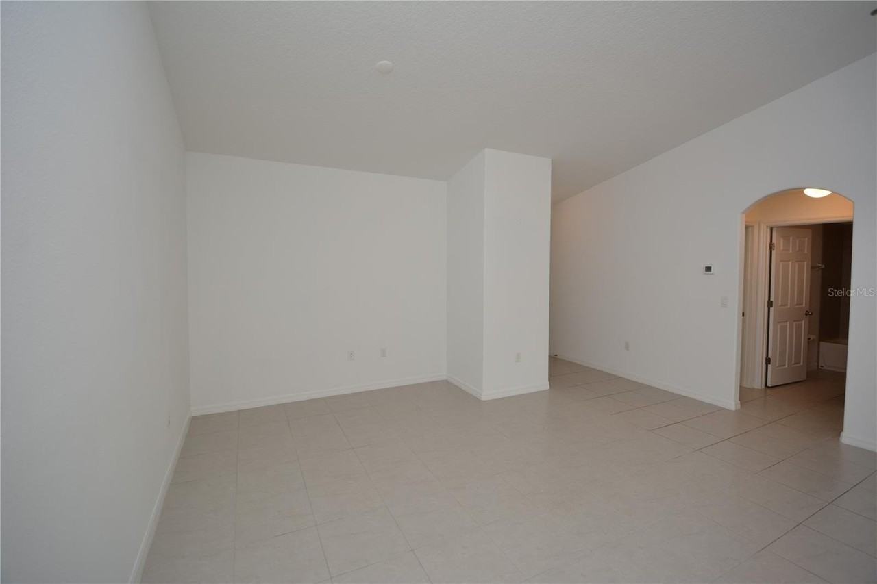 33 Rosecroft Ln #B - Photo 6 of 24