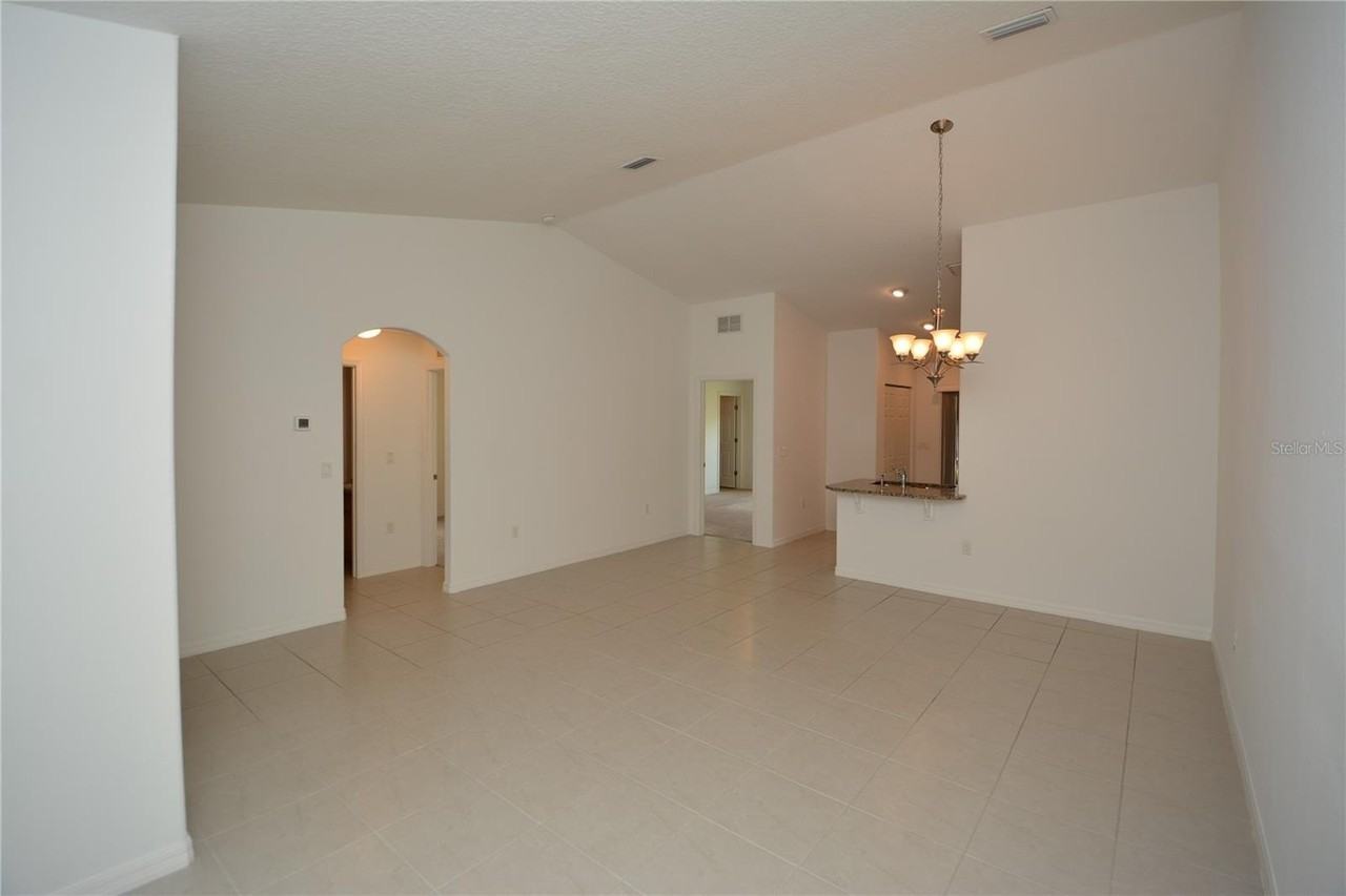 33 Rosecroft Ln #B - Photo 7 of 24
