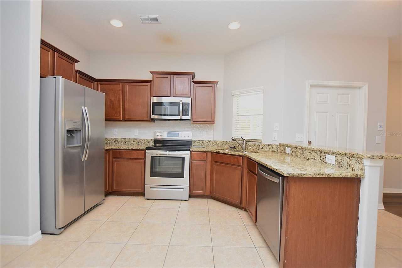4139 Shade Tree Ln - Photo 5 of 38