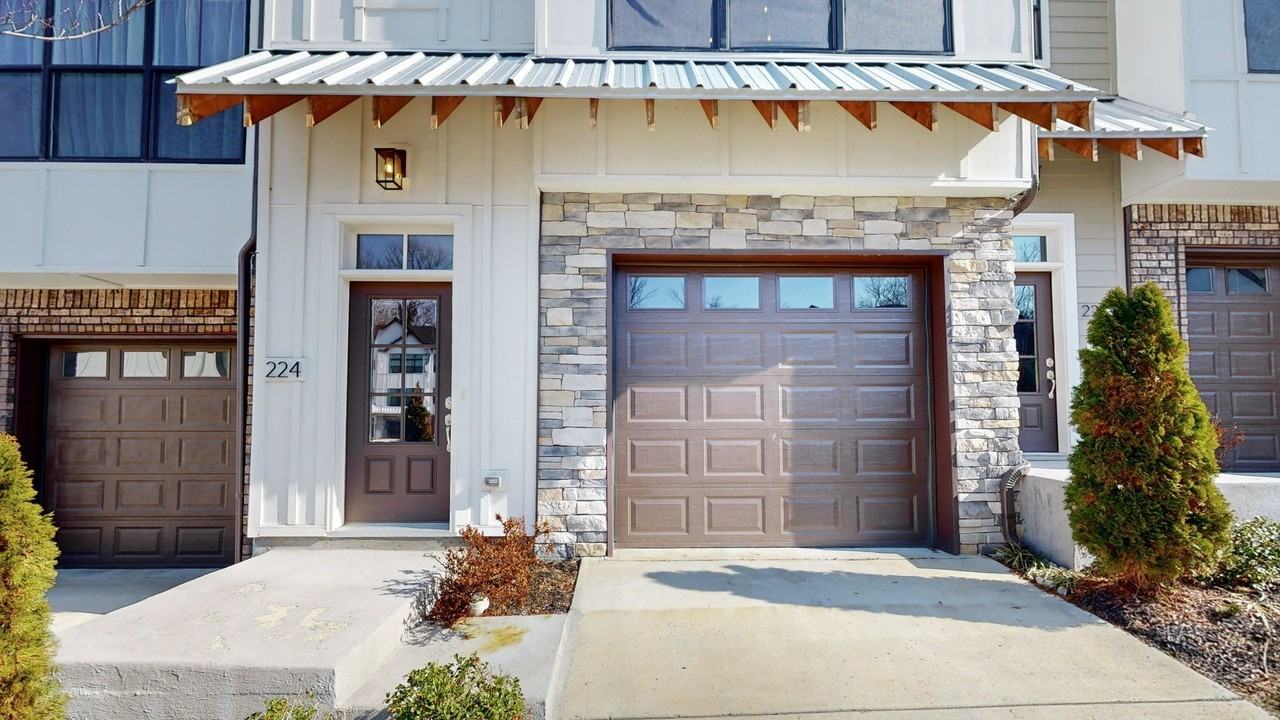 224 Stonecrest Cir - Photo 2 of 22