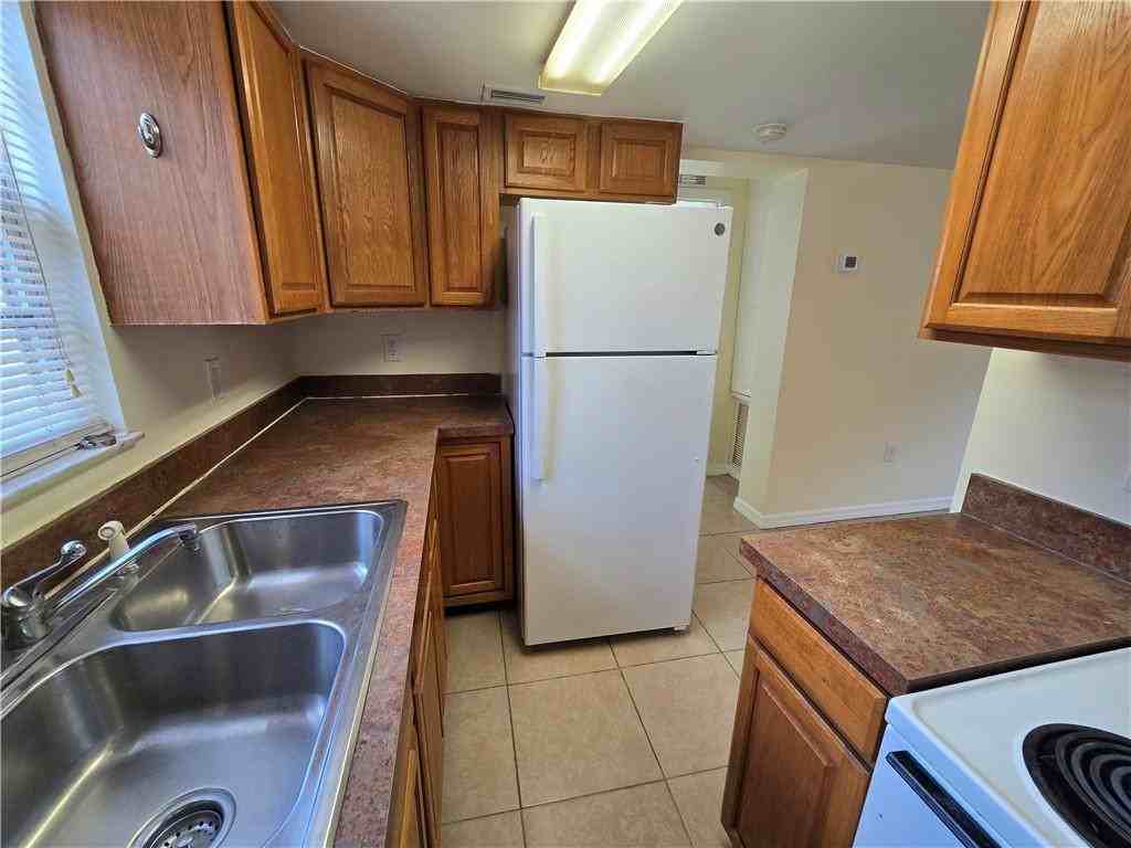 1748 23rd St - Photo 6 of 10