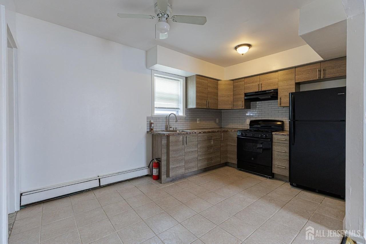 16 Somerset St Unit 2 - Photo 4 of 17