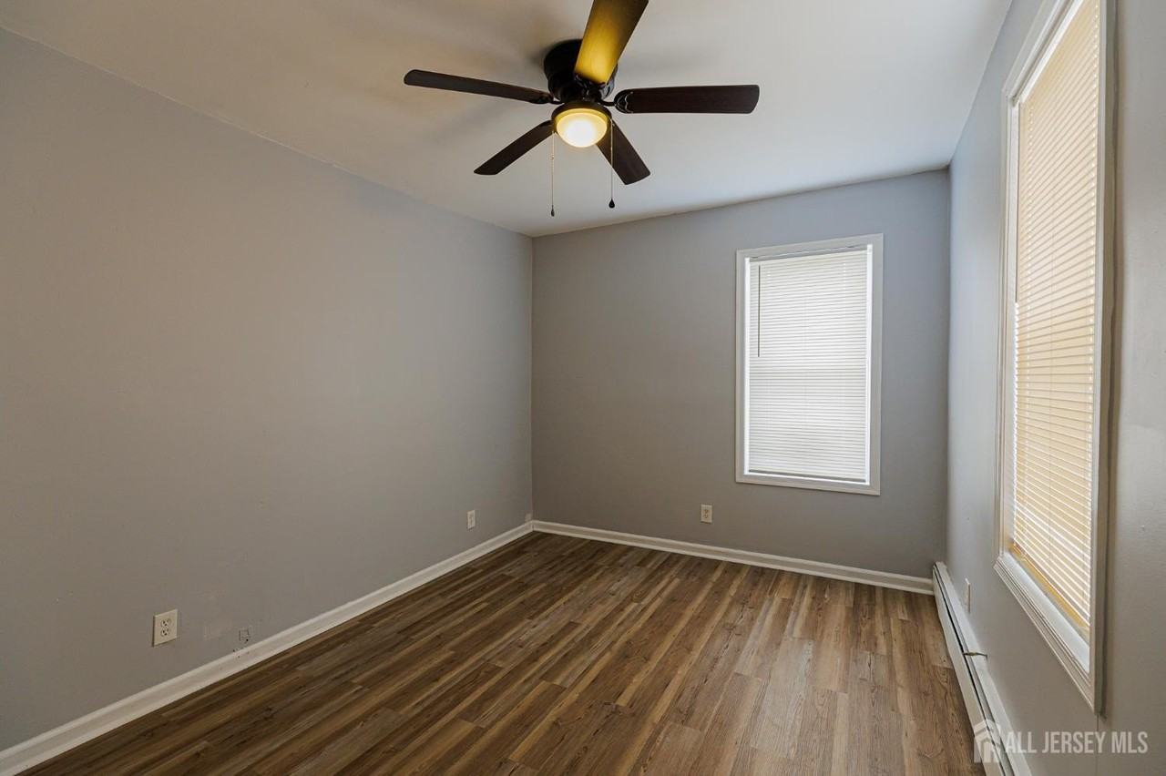 16 Somerset St Unit 2 - Photo 5 of 17