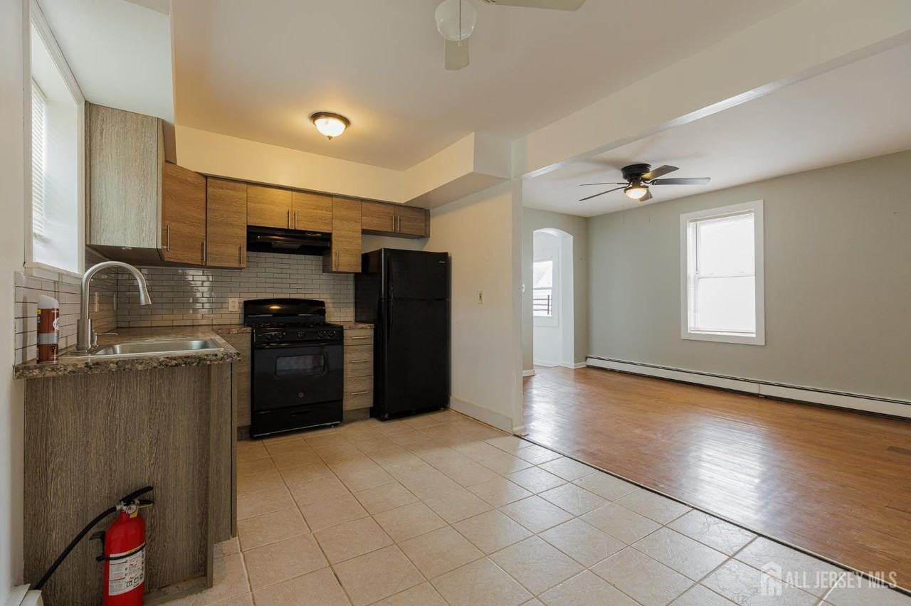 16 Somerset St Unit 2 - Photo 7 of 17