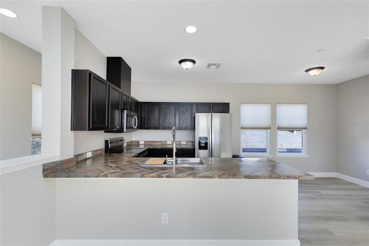 8410 Laureate Blvd - Photo 5 of 28