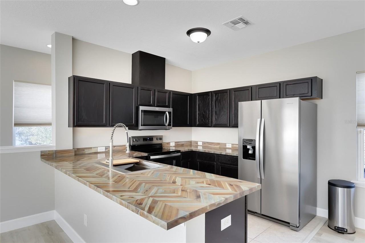 8410 Laureate Blvd - Photo 6 of 28