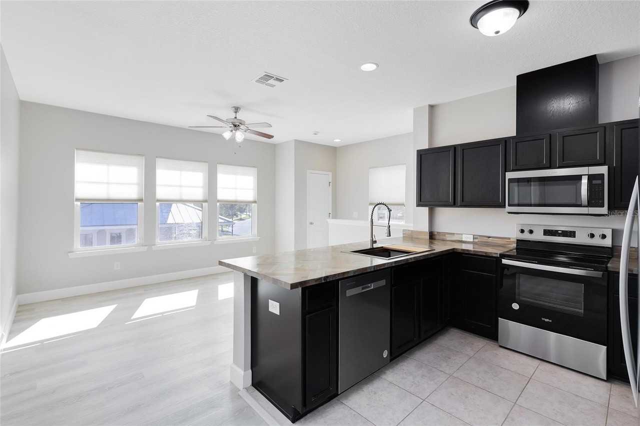 8410 Laureate Blvd - Photo 7 of 28