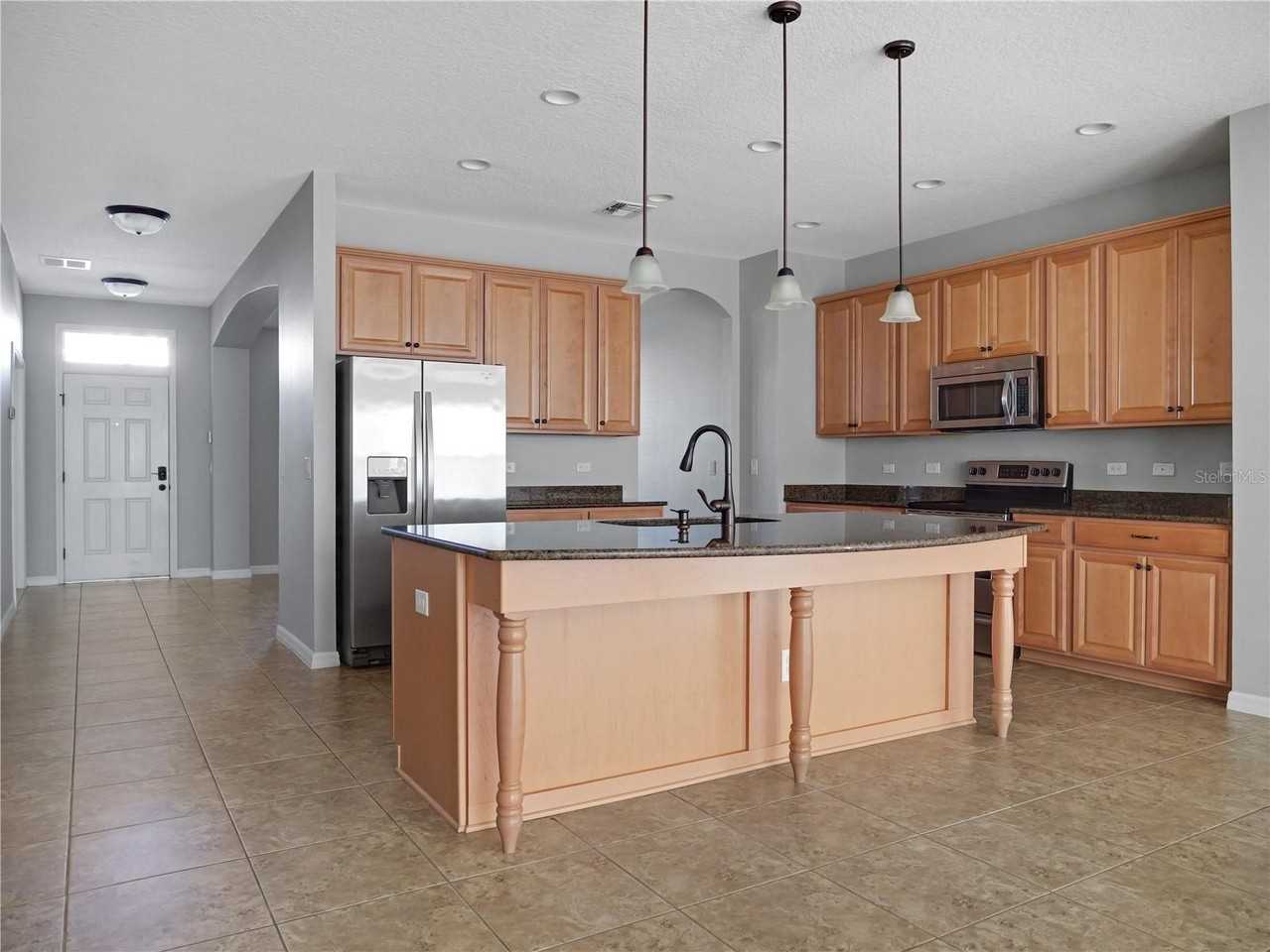 15002 Ozzi St - Photo 4 of 22