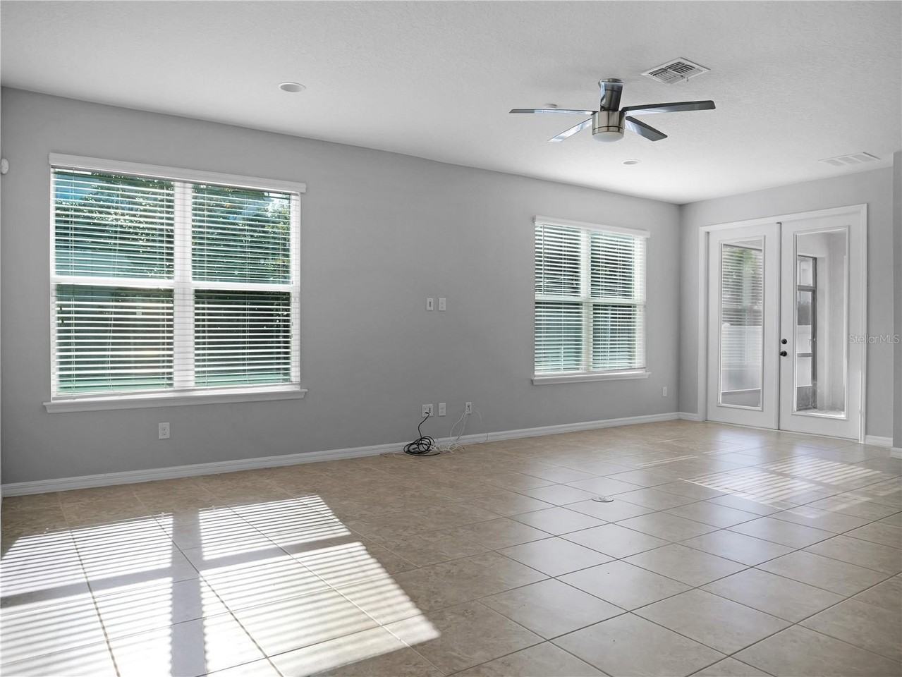 15002 Ozzi St - Photo 6 of 22