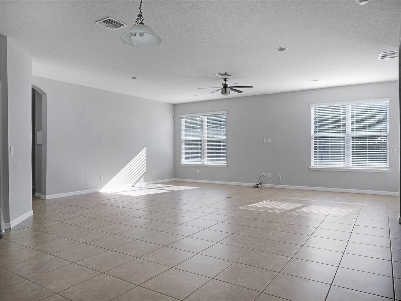 15002 Ozzi St - Photo 7 of 22