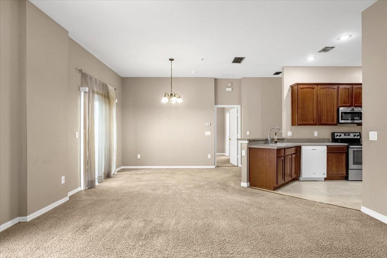 2811 Pine Oak Trl - Photo 7 of 19
