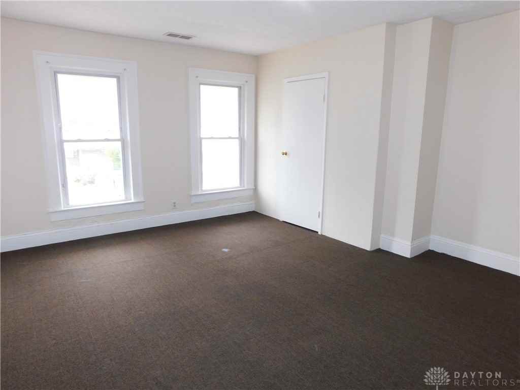 302 N Western Ave - Photo 3 of 10