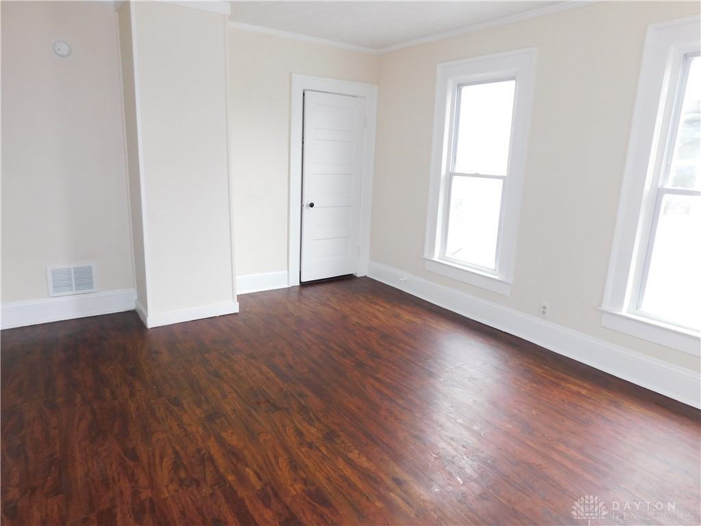 302 N Western Ave - Photo 5 of 10