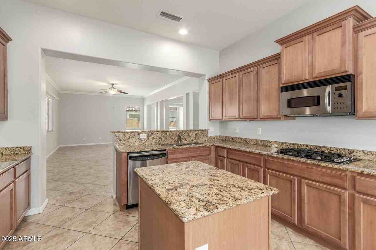2789 N Heritage St - Photo 7 of 50