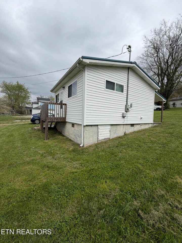 621 Russell Ave - Photo 3 of 5