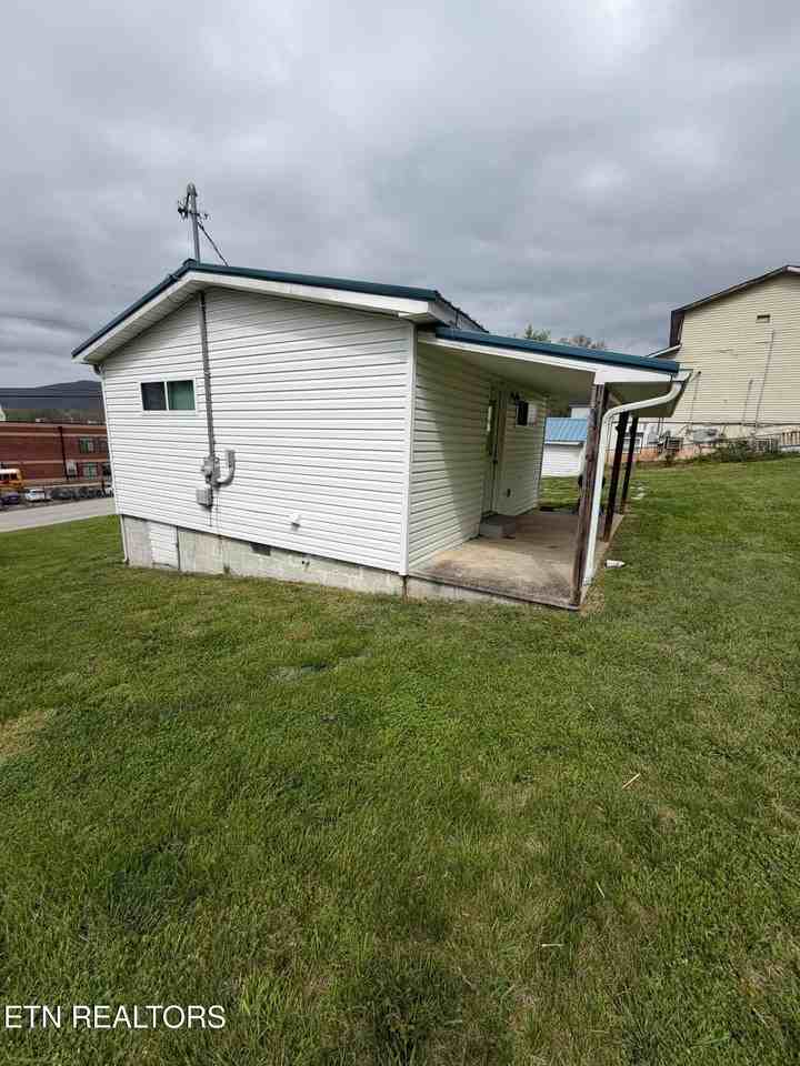 621 Russell Ave - Photo 4 of 5