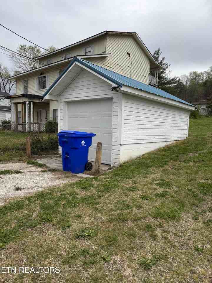621 Russell Ave - Photo 5 of 5