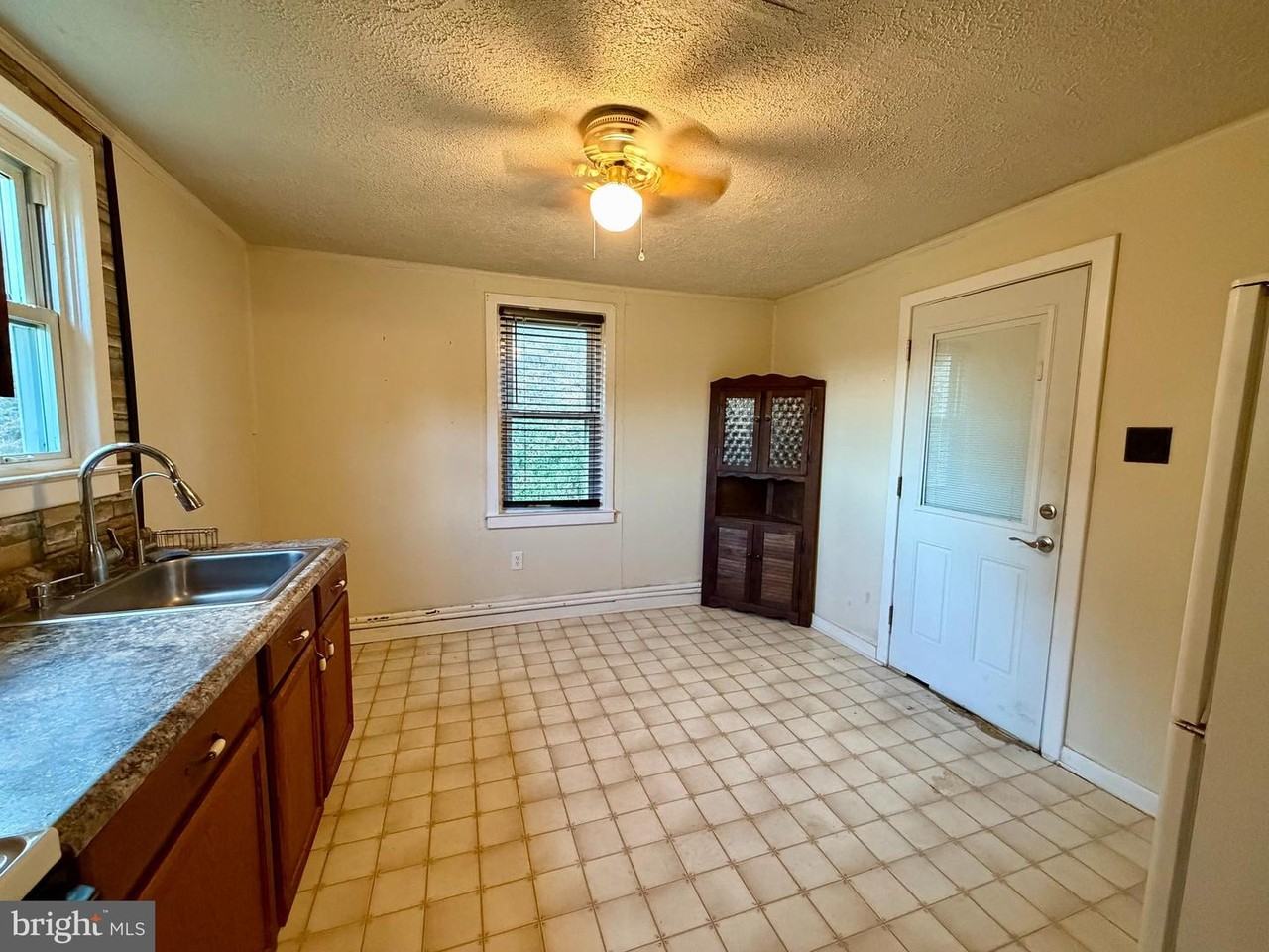 241 Harpers Hollow Ln - Photo 5 of 12