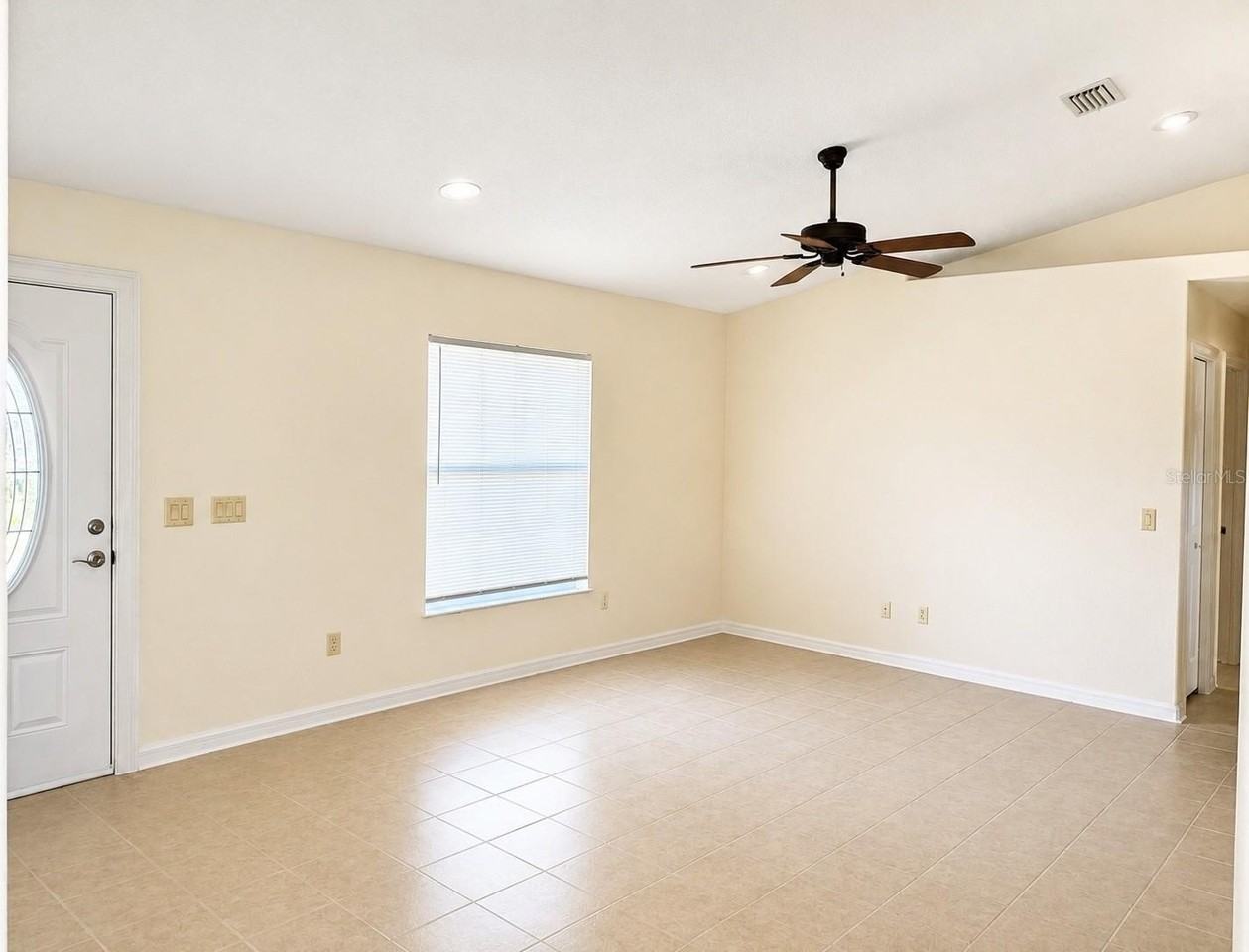 8721 Se 157th St - Photo 3 of 9