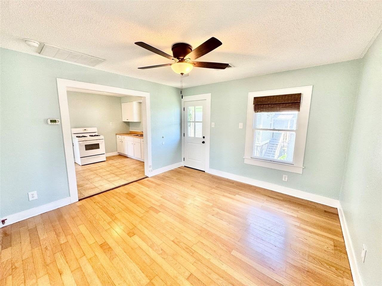 1505 Avenue L - Photo 2 of 24