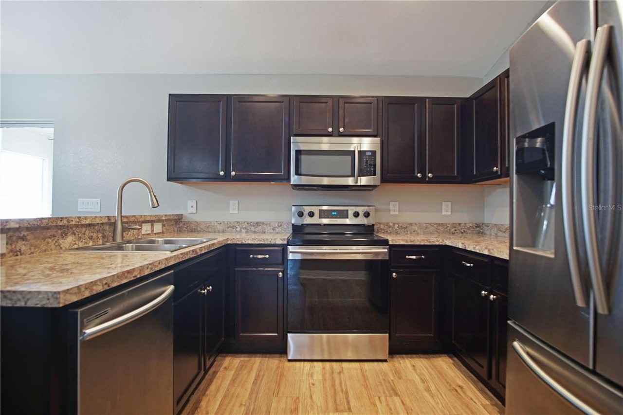 661 Persian Dr - Photo 4 of 26