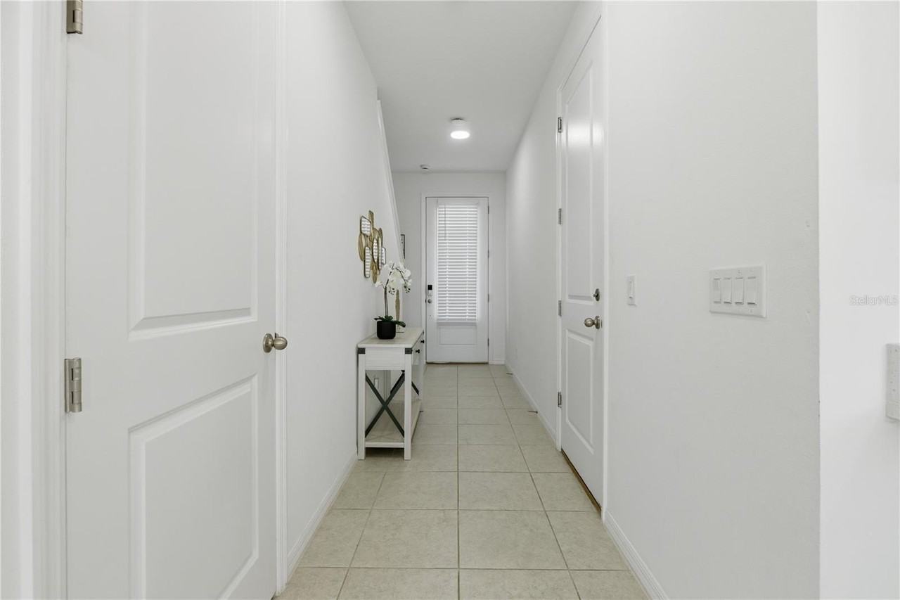 710 Longboat Dr - Photo 4 of 43