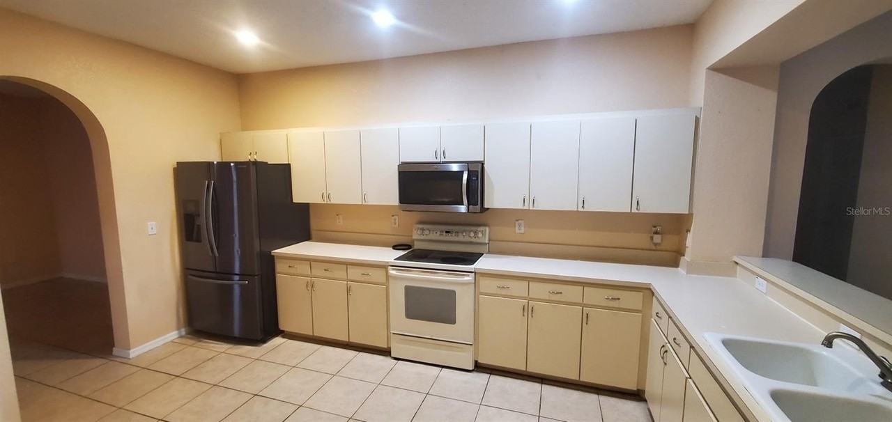 810 Terranova Rd - Photo 3 of 10