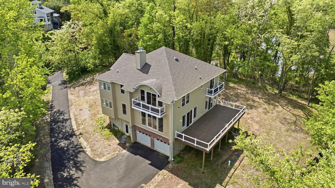 5116 Shore Dr - Photo 4 of 50